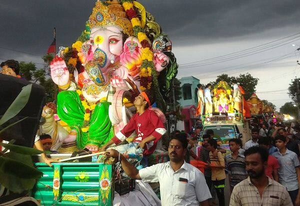  Dissolving 60 idols of Hindu leader Ganesha Visarjana in Paramakudi    பரமக்குடியில் ஹிந்து முன்னணி  விநாயகர் விசர்ஜன ஊர்வலம் 60 சிலைகள் கரைப்பு