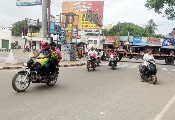  Motorists suffer due to non-functioning signals in Manawalanagar    மணவாளநகரில் செயல்படாத  சிக்னல்களால் வாகன ஓட்டிகள் அவதி