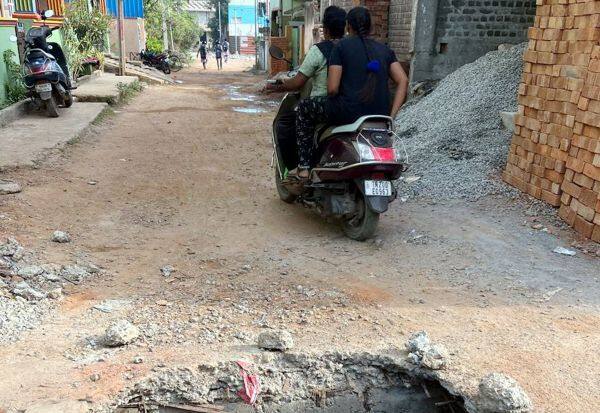  Residents of Manawala Nagar are in fear of death sinkhole in the residential area    குடியிருப்பு பகுதியில் மரண பள்ளம் அச்சத்தில் மணவாள நகர் பகுதியினர்