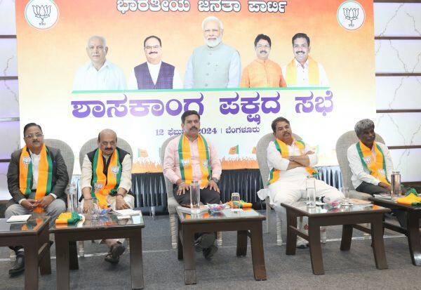 BJP - MLAs held a meeting in Bangalore    பா.ஜ., - எம்.எல்.ஏ.,க்கள் பெங்களூரில் ஆலோசனை