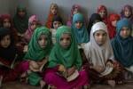 ஆப்கனில்  செயல்படும் ரகசிய பள்ளிகள்: தலிபான்களின் தடையை மீறும் பெண்கள்