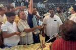 குஜராத்தில் பாடகர் மீது பணமழை பொழிந்த மக்கள்: வீடியோ வைரல்